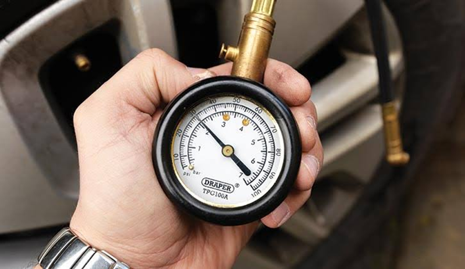 بررسی فشار باد تایر